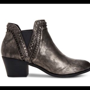 🎊HP🎊Metallic Silver/Black Distressed Ankle Boots